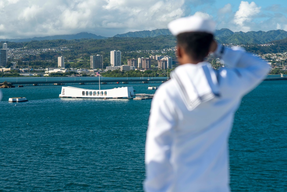 USS Nimitz Pulls Into Pearl Harbor