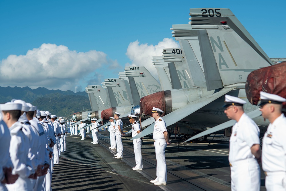 USS Nimitz Pulls Into Pearl Harbor