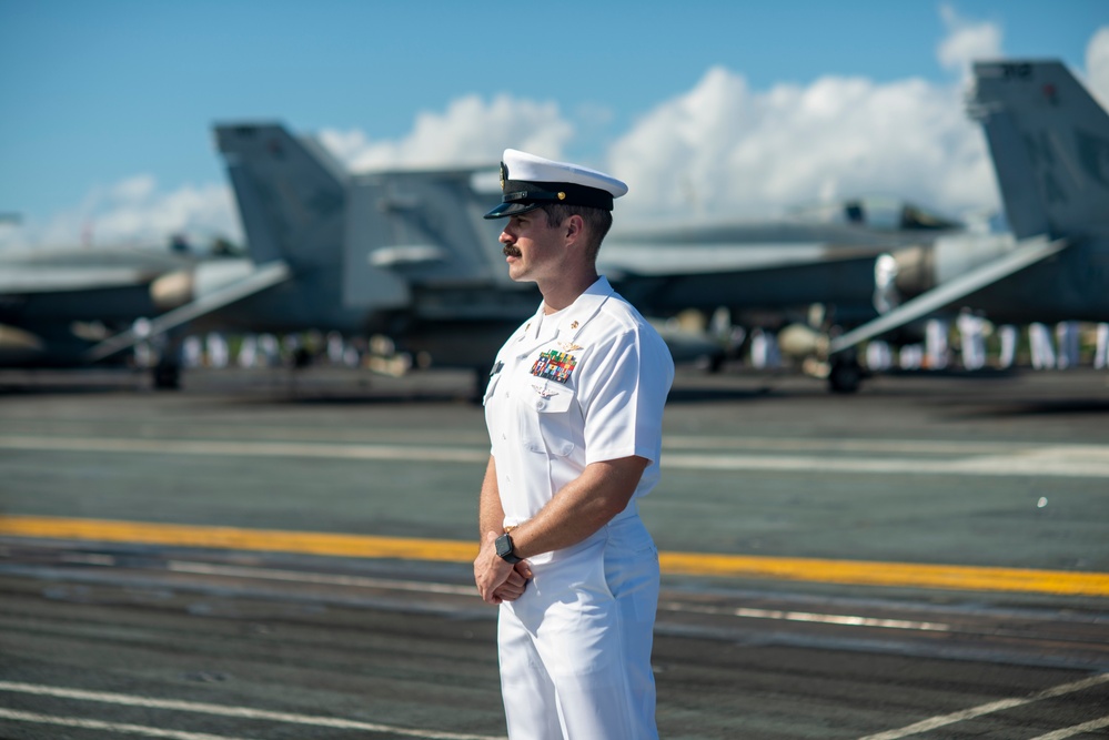 USS Nimitz Pulls Into Pearl Harbor