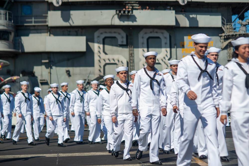 USS Nimitz Pulls Into Pearl Harbor