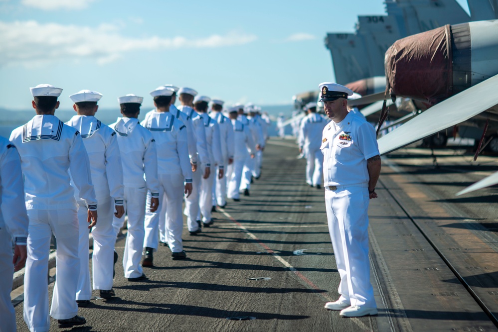 USS Nimitz Pulls Into Pearl Harbor