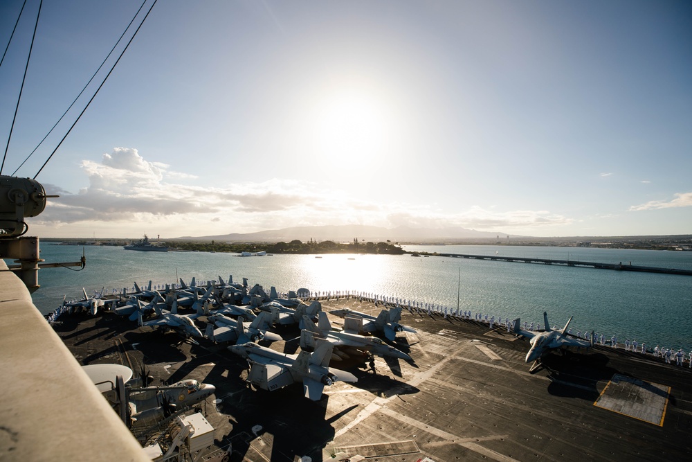 Nimitz Pulls into Pearl Harbor