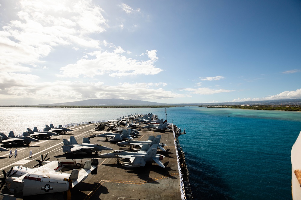 Nimitz Pulls into Pearl Harbor