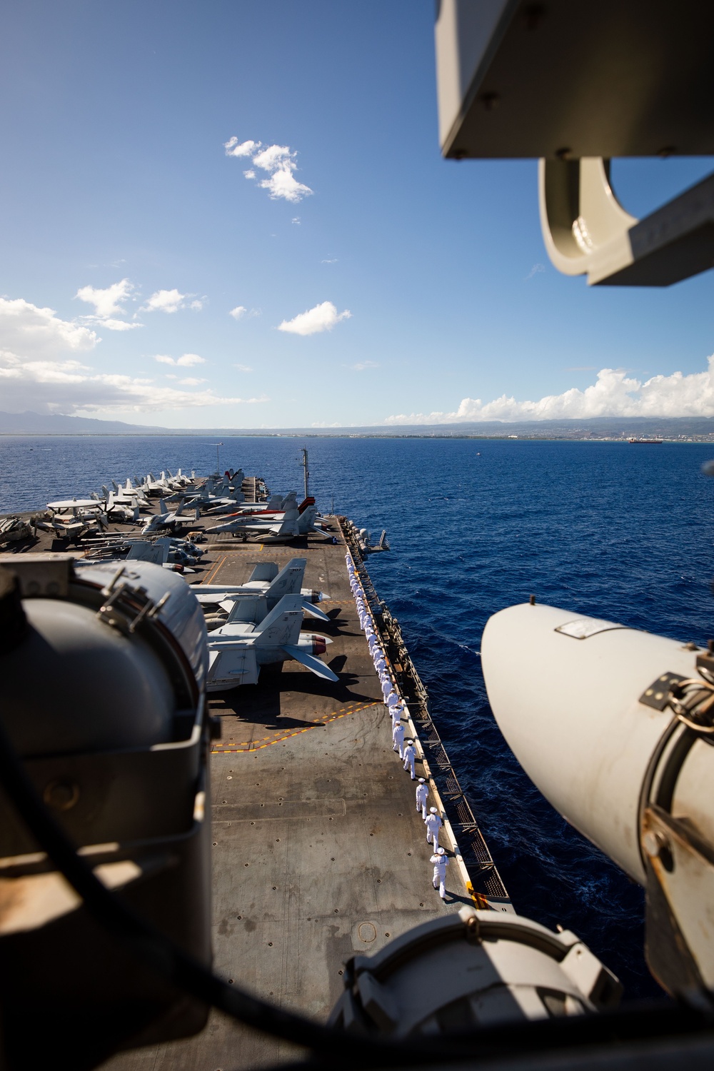 Nimitz Pulls into Pearl Harbor