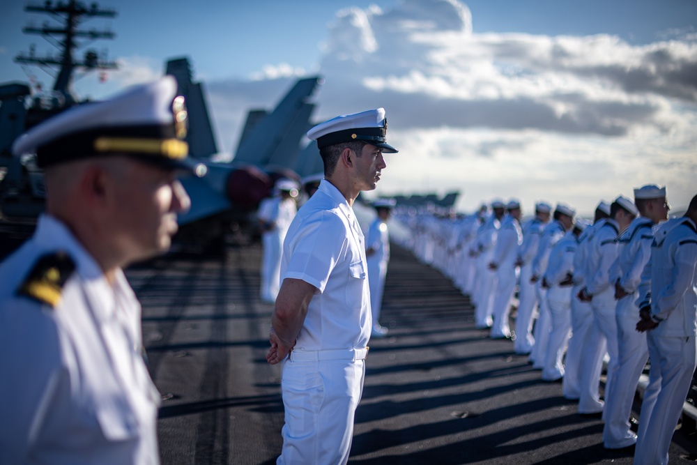 USS Nimitz Pulls Into Pearl Harbor