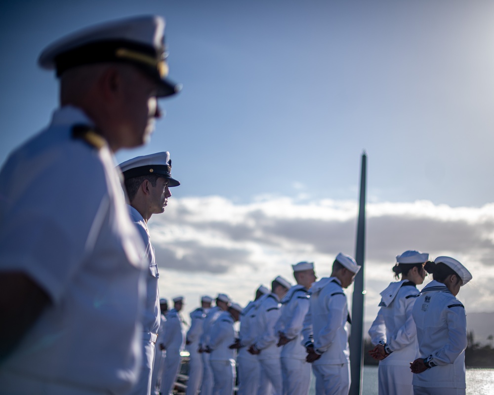 USS Nimitz Pulls Into Pearl Harbor