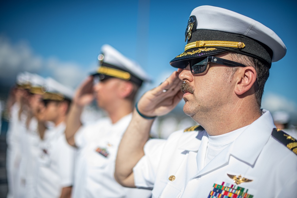 USS Nimitz Pulls Into Pearl Harbor