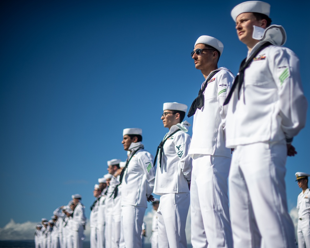 USS Nimitz Pulls Into Pearl Harbor