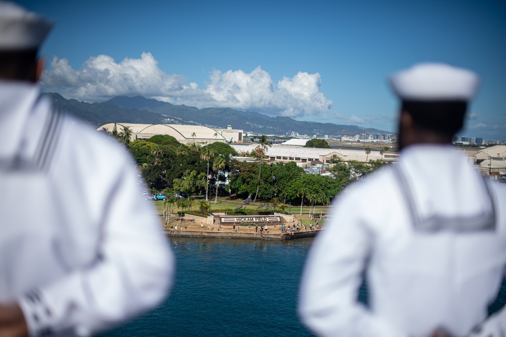 USS Nimitz Pulls Into Pearl Harbor