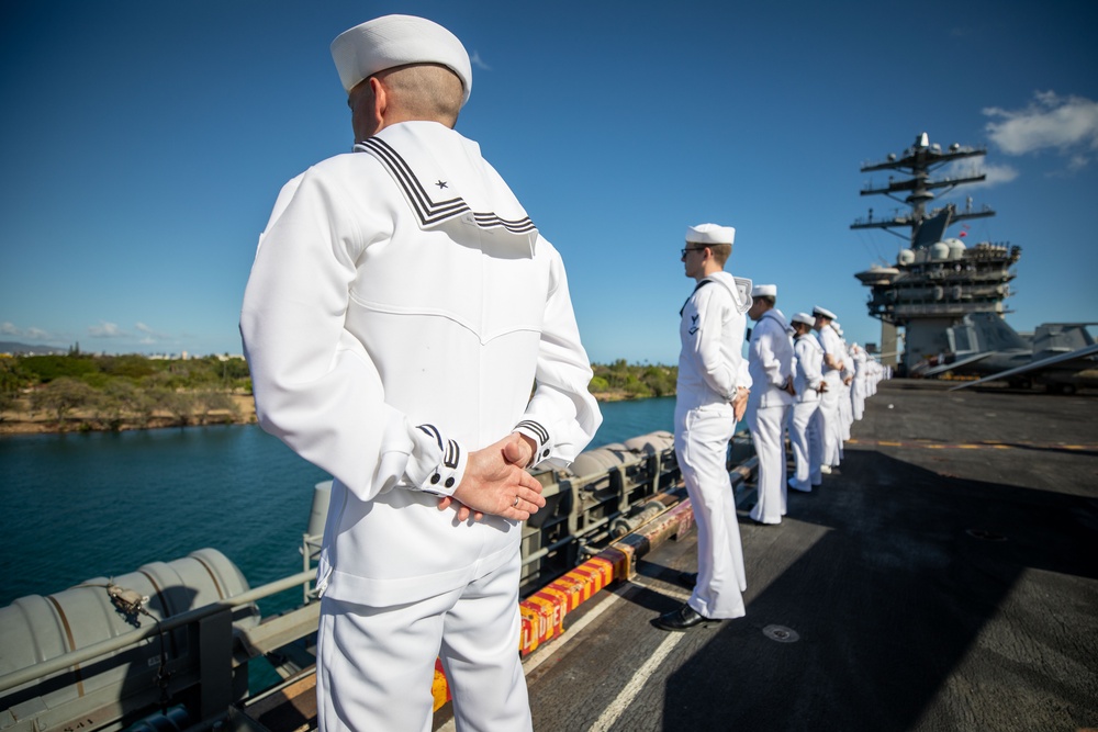 USS Nimitz Pulls Into Pearl Harbor