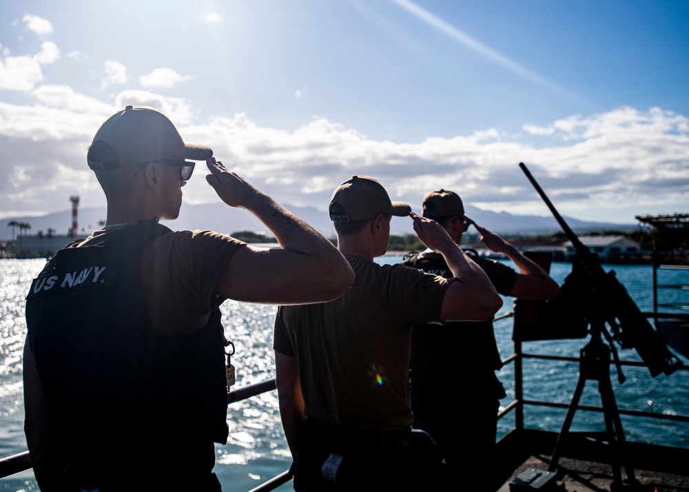 Nimitz Pulls Into Hawaii