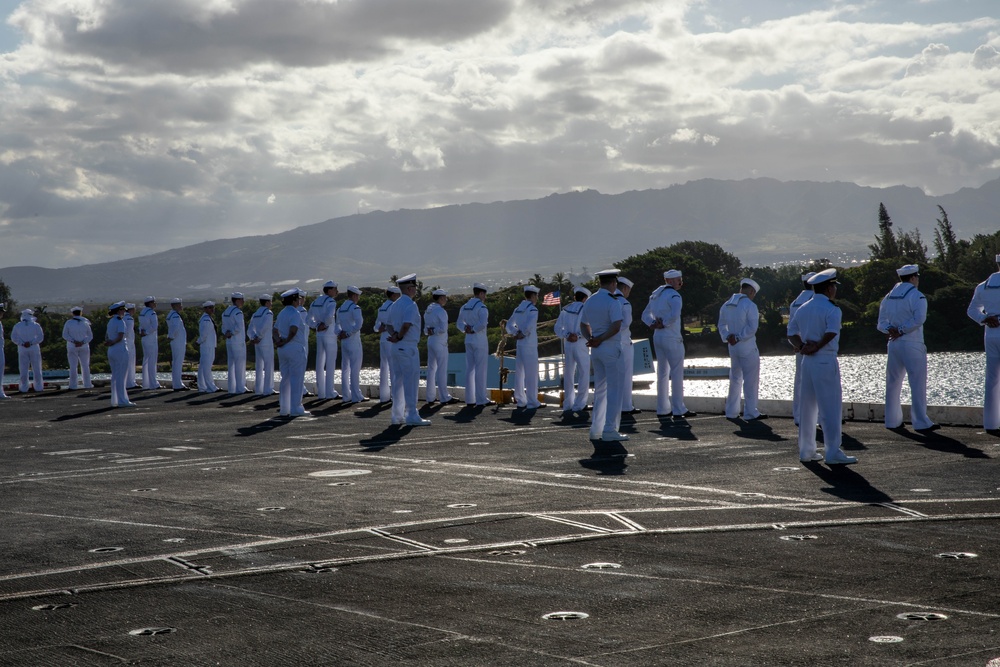 USS Nimitz Pulls Into Pearl Harbor