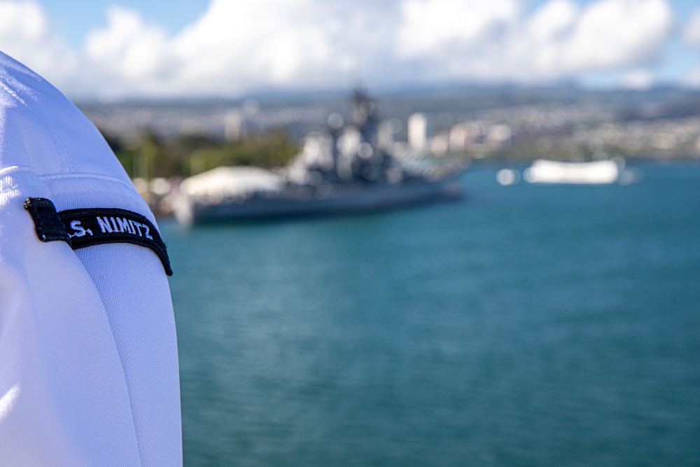 USS Nimitz Pulls Into Pearl Harbor