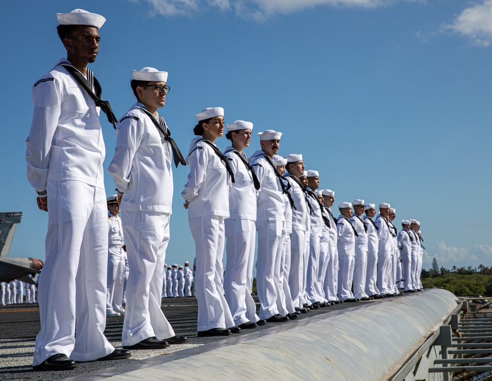 USS Nimitz Pulls Into Pearl Harbor