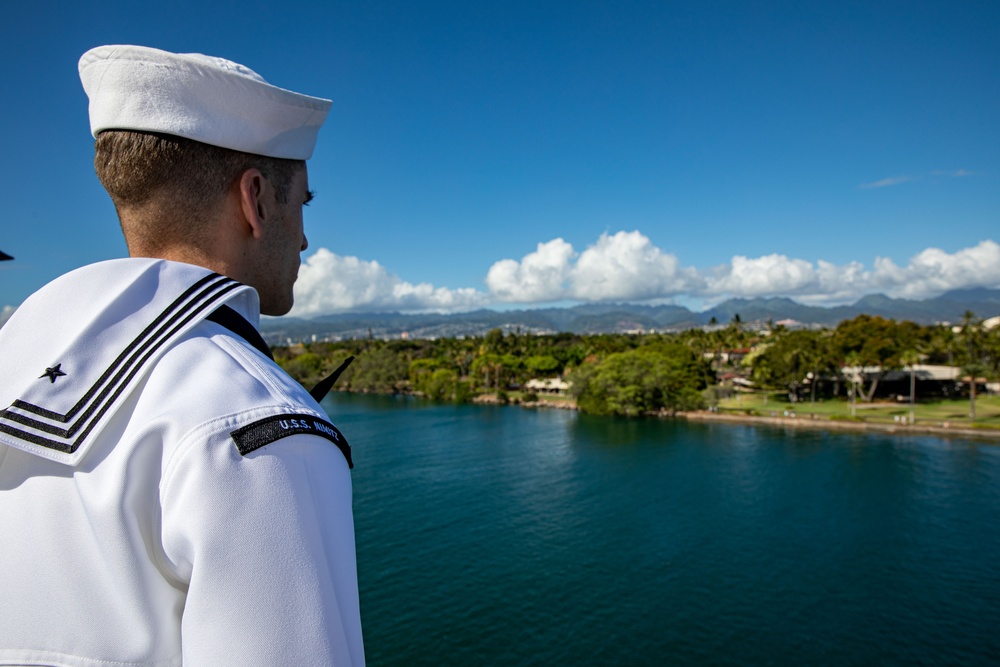 USS Nimitz Pulls Into Pearl Harbor