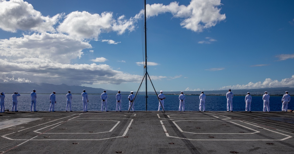 USS Nimitz Pulls Into Pearl Harbor