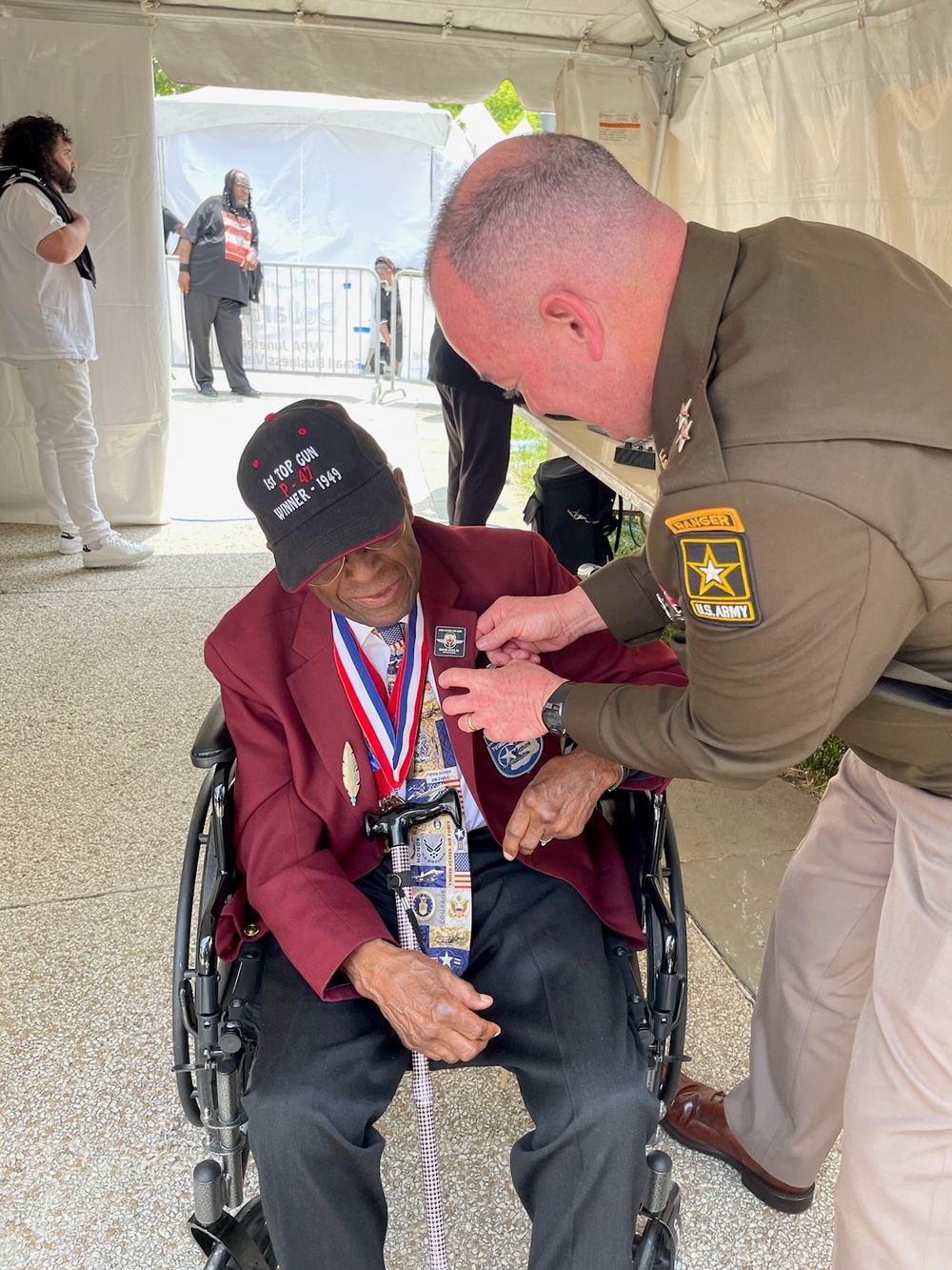 Tuskegee Airman Is Awarded Soldier for Life Pin