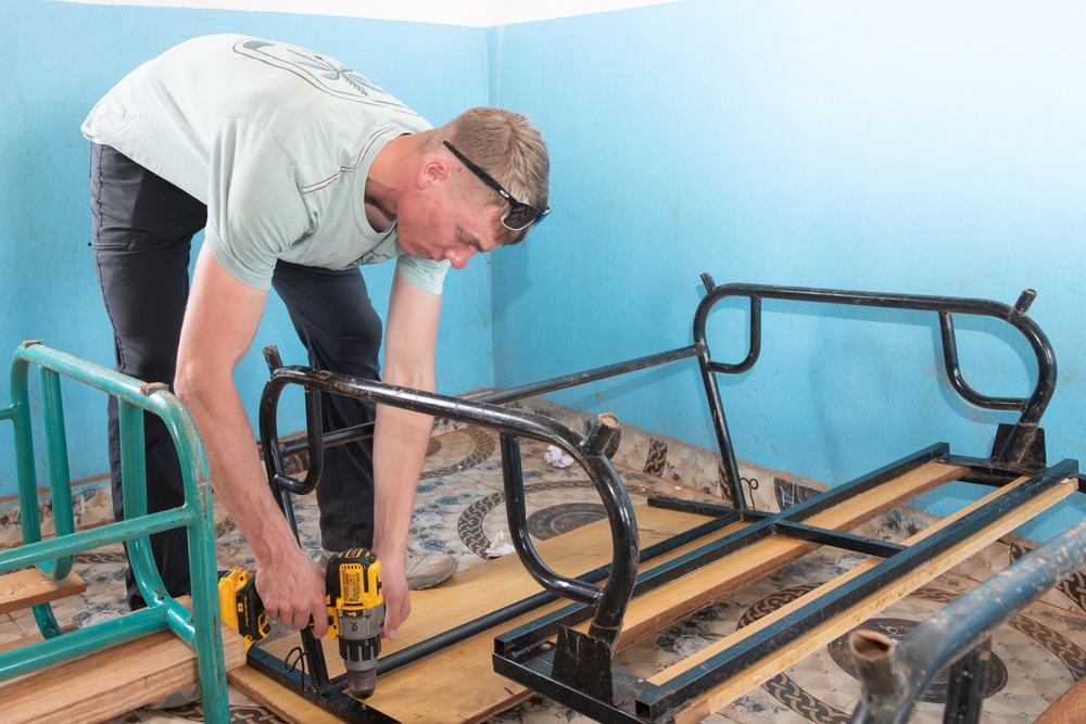 Service Members Delivers Supplies to Local Djiboutian School