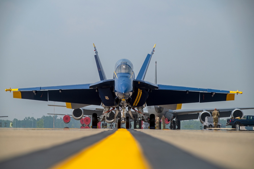 DVIDS Images Columbus Airshow back after nearly 20 years [Image 1