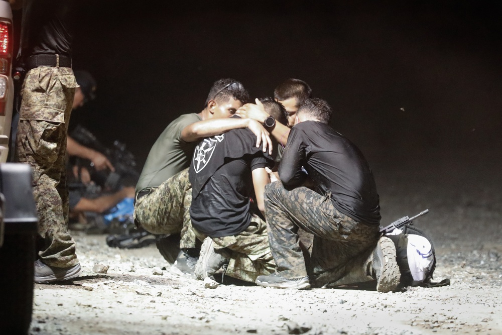 Commandos ruck at night during FC23