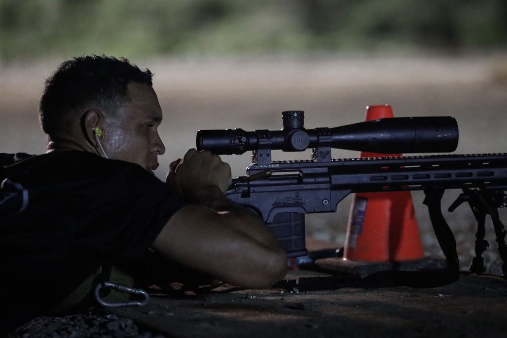 Commandos ruck at night during FC23