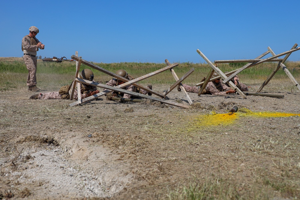 1st CEB and 1st EOD participate in integrated littoral ordnance disposal and explosive breaching