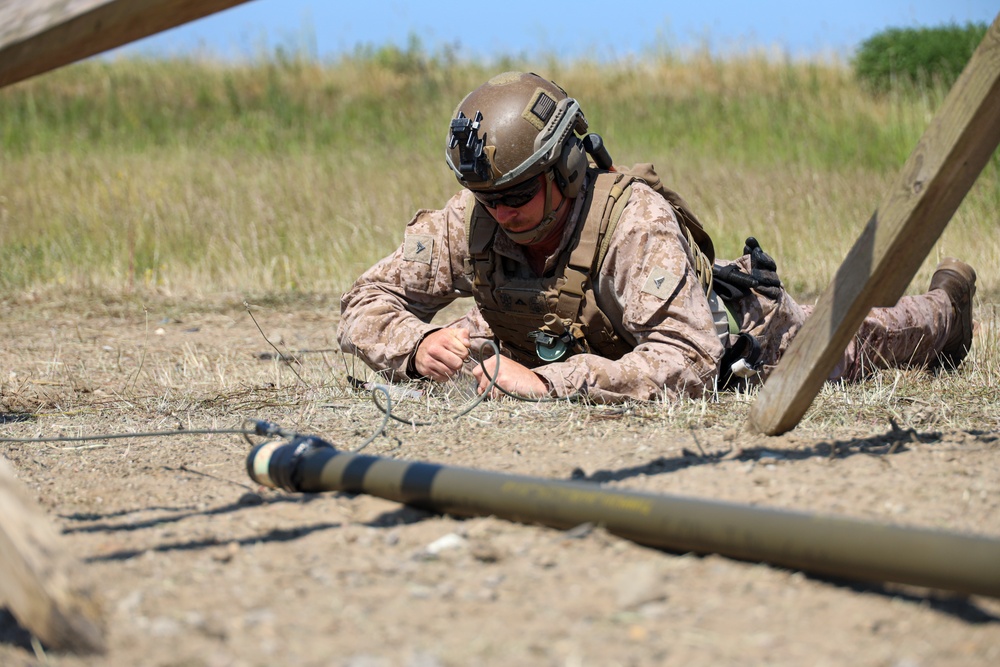 1st CEB and 1st EOD participate in integrated littoral ordnance disposal and explosive breaching