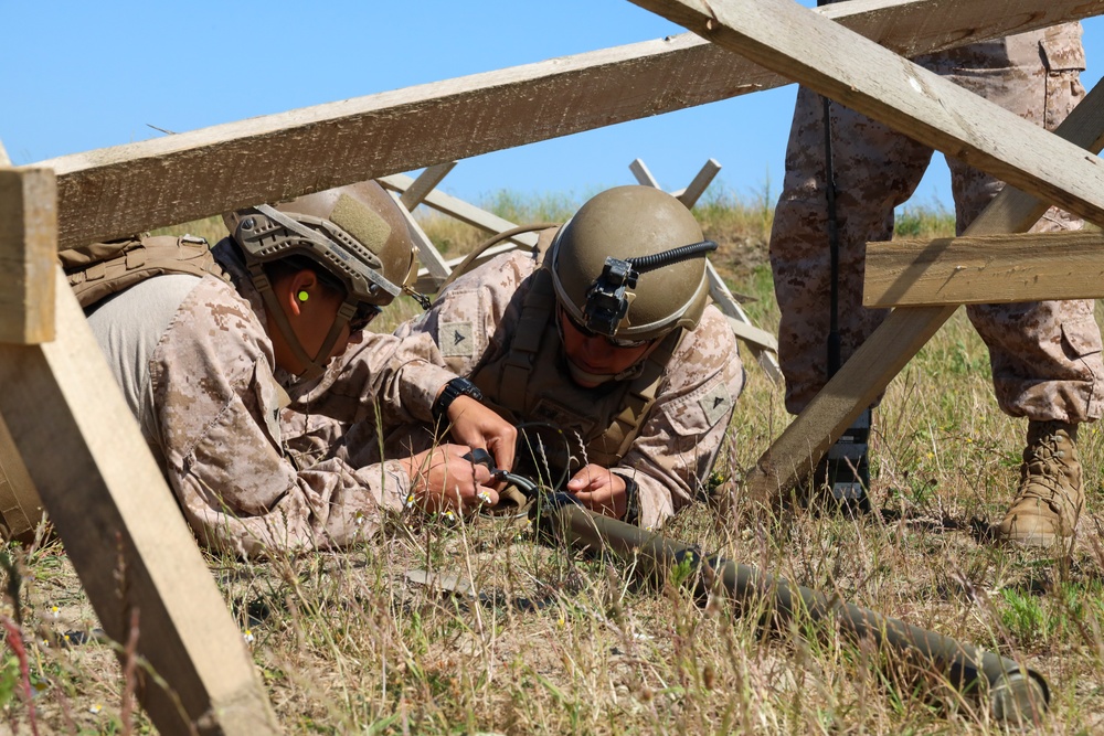 1st CEB conducts explosive breaching training