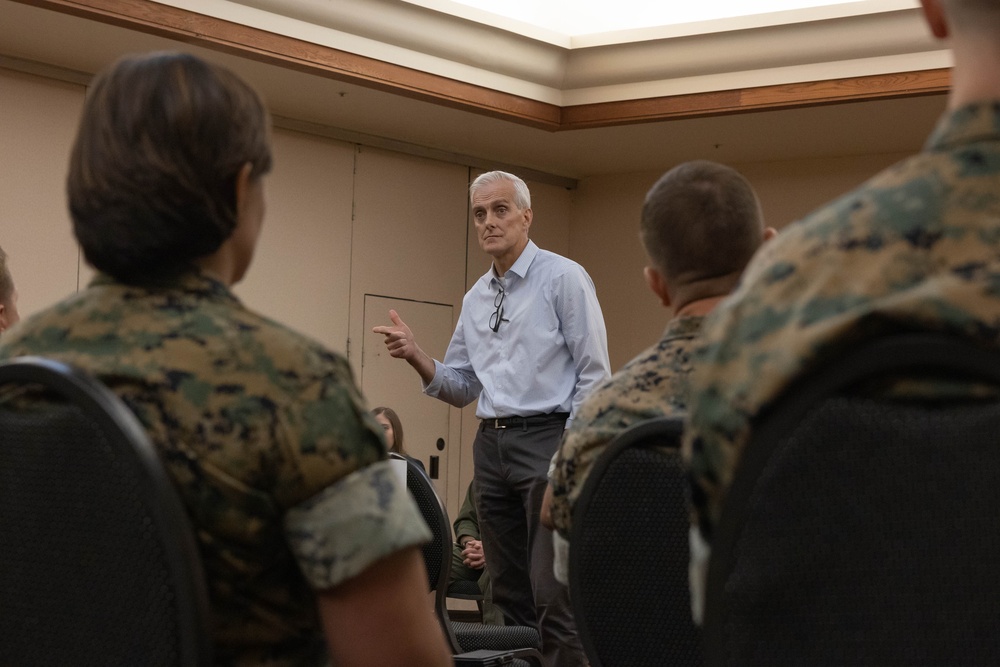 VA Secretary visits MCAS Yuma