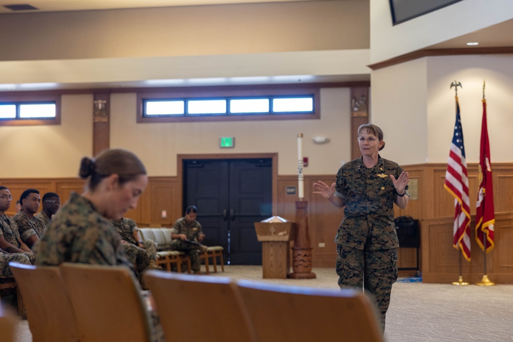 Medical Officer of the Marine Corps visits MCBH