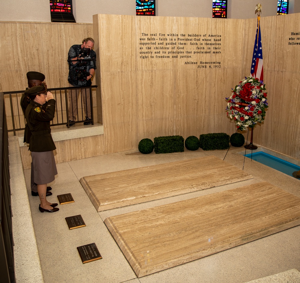 1st Infantry Division pays respects to President Eisenhower during wreath laying ceremony at presidential library