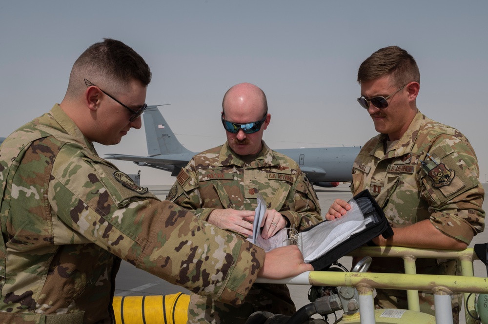 912th EARS fuels Raptor Ops