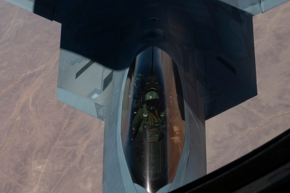 912th EARS fuels Raptor Ops