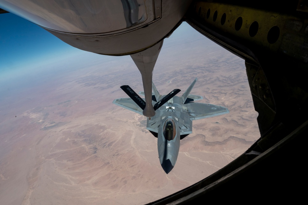 912th EARS fuels Raptor Ops