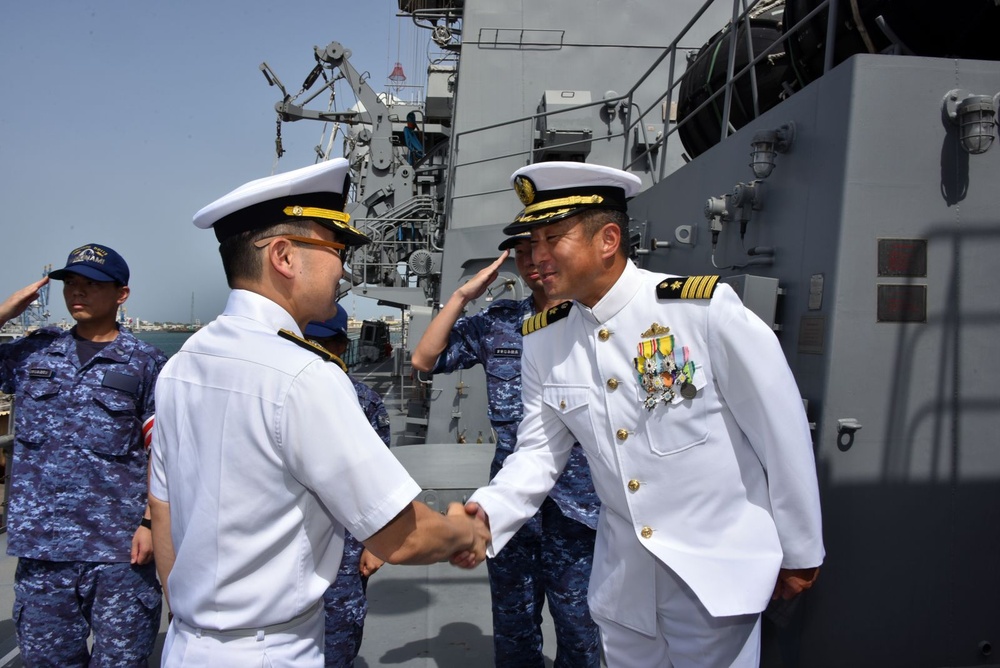 Commander of Multinational Counter-Piracy Task Force Visits Japanese Units in Djibouti