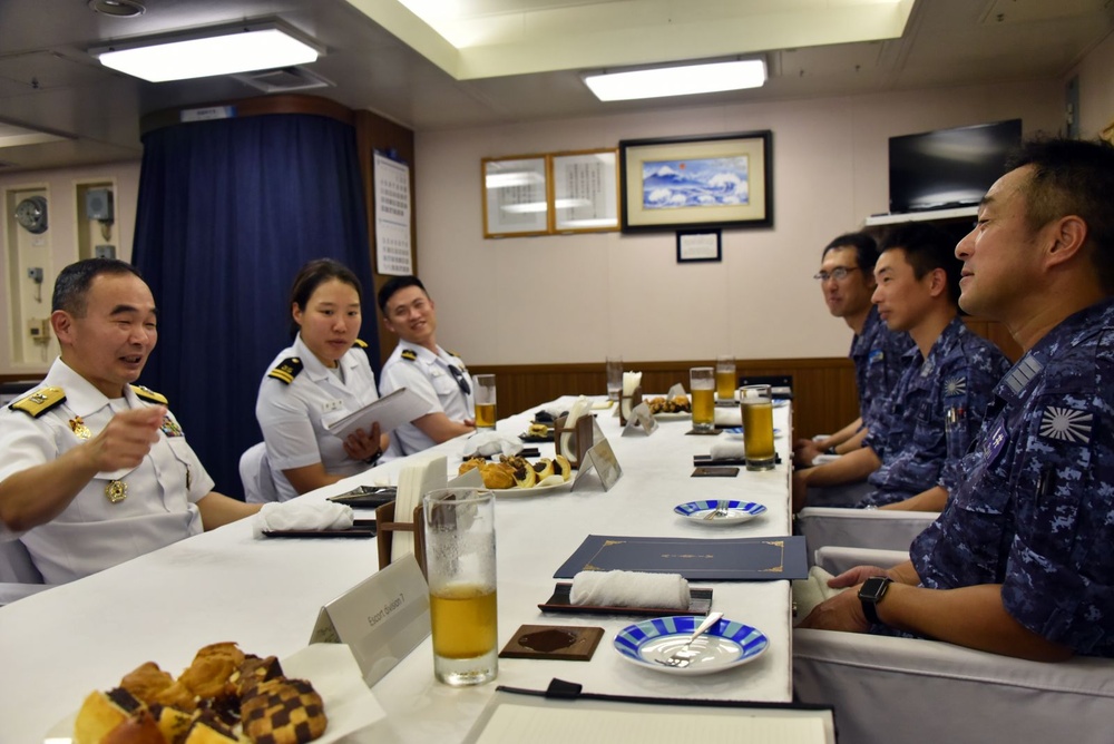 Commander of Multinational Counter-Piracy Task Force Visits Japanese Units in Djibouti