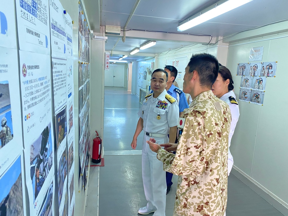 Commander of Multinational Counter-Piracy Task Force Visits Japanese Units in Djibouti