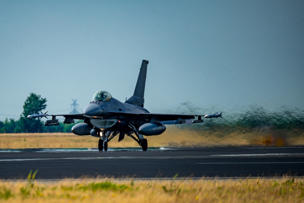 DVIDS - Images - 140th Wing keeps F16s soaring during AD23 [Image 4 of 11]