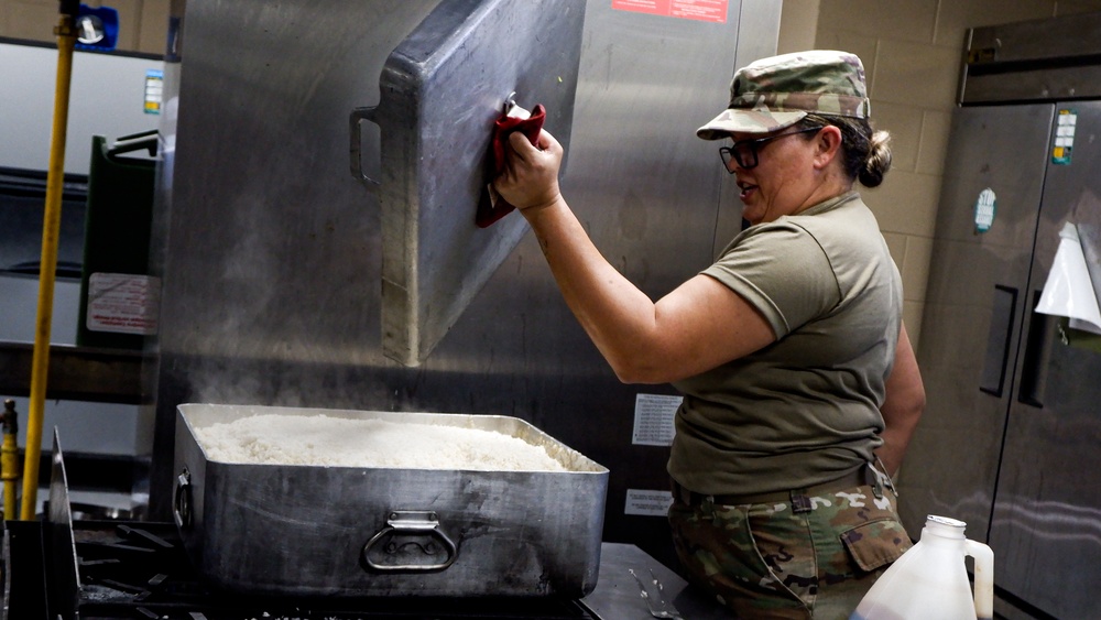 U.S. Army Cooks of the 192nd QFFP make dinner