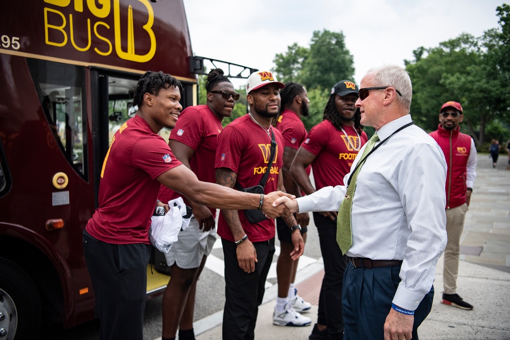 Rookies and Staff from the Washington Commanders Visit Arlington National Cemetery