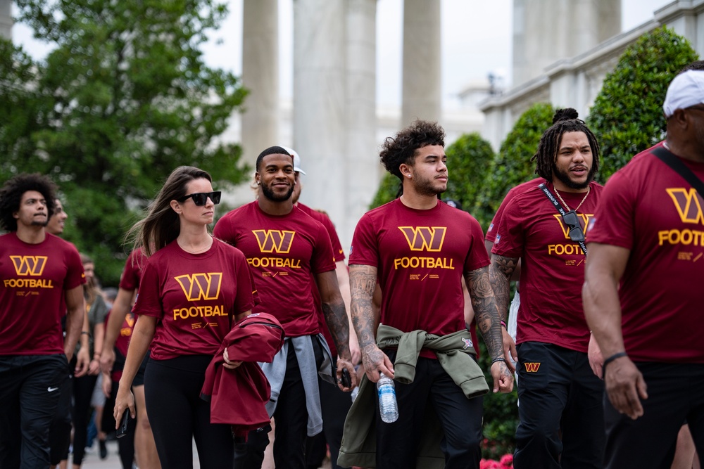 Rookies and Staff from the Washington Commanders Visit Arlington National Cemetery