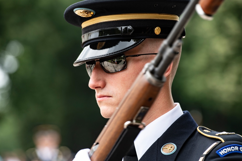 Rookies and Staff from the Washington Commanders Visit Arlington National Cemetery