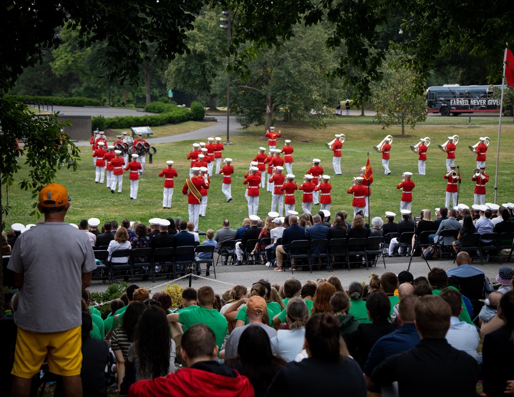 Marine Barracks Washington performs another fantastic sunset parade