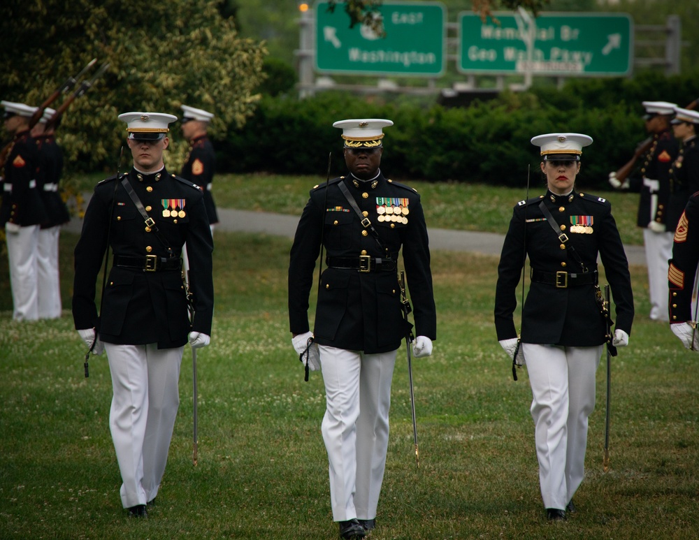 Marine Barracks Washington performs another fantastic sunset parade