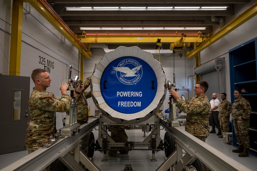 The first strike; F-35A Lightning II training engine arrives to Tyndall