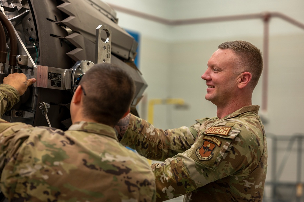 The first strike; F-35A Lightning II training engine arrives to Tyndall