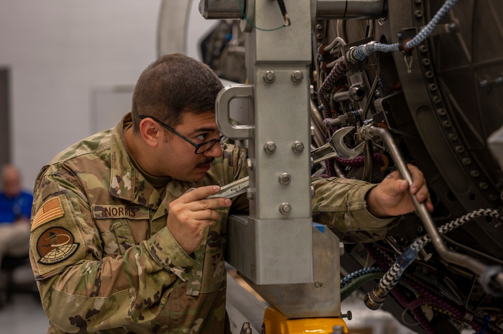 The first strike; F-35A Lightning II training engine arrives to Tyndall