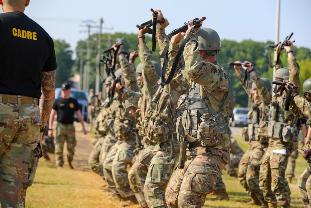 DC Guardsman Train at Officer Candidate School