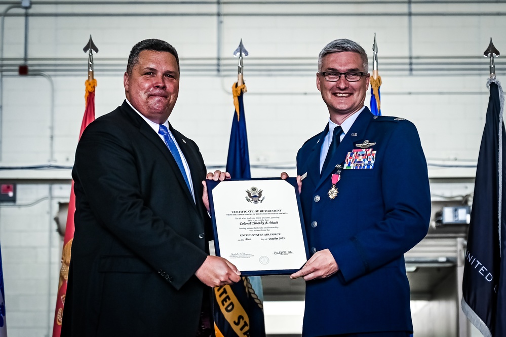 305th AMW Vice Commander Retirement Ceremony