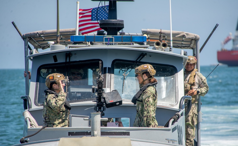 MSRON 11 Conducts Re-Enlistment During MESF Boat University Underway Training